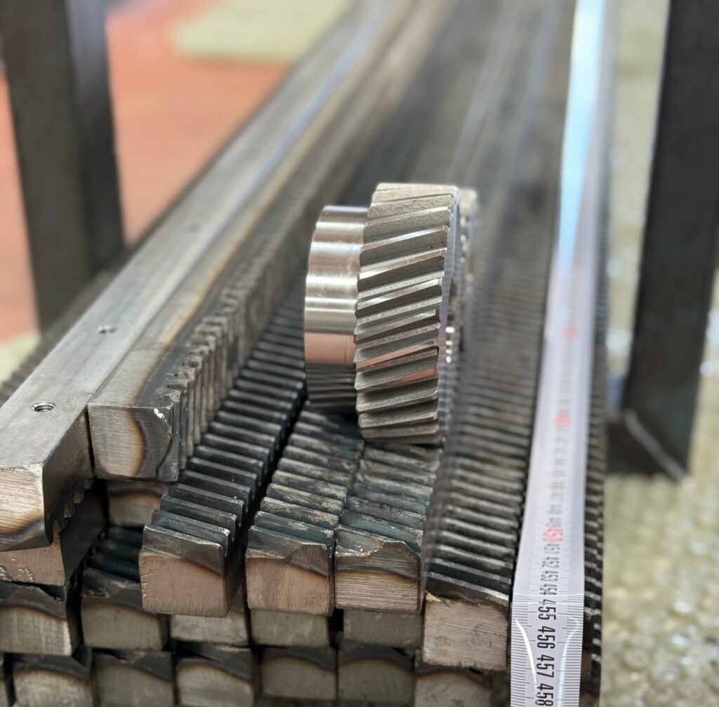 Ahşap İşleme Makineleri İçin 6 Metre Helis/Düz İndüksiyonlu Delikli Kremayer + Karşılık Pinyon